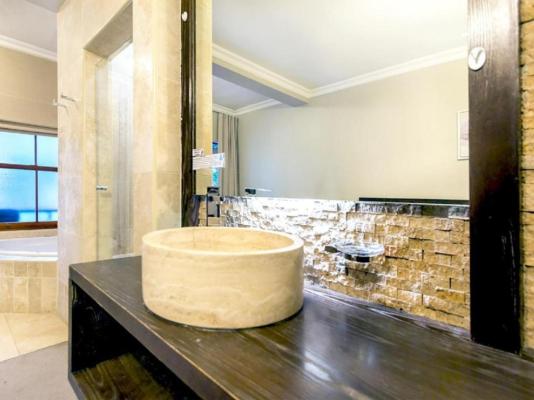 Room image 3