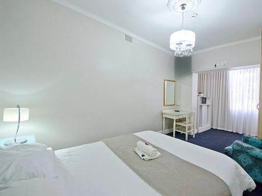 Room image 3