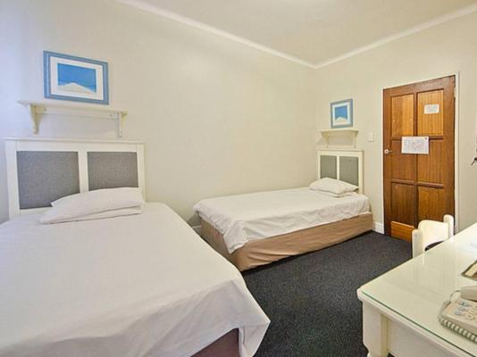 Room image 4