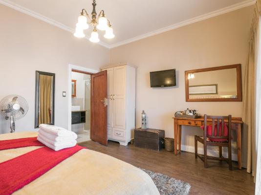 Room image 4