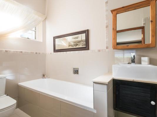 Room image 1