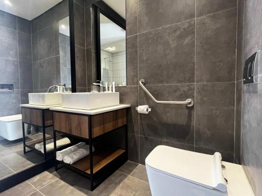Room image 3