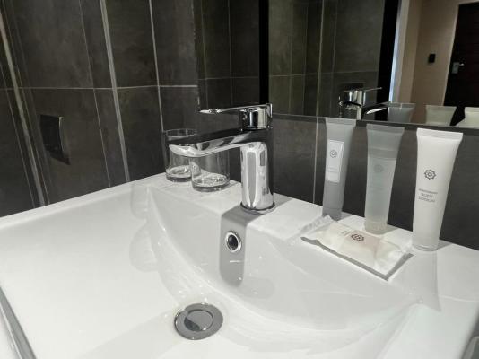 Riverleaf Hotel - 222250