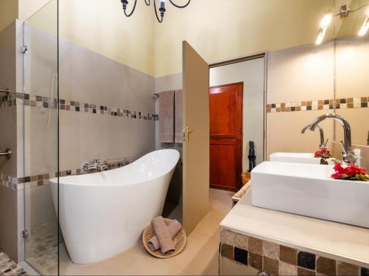 Room image 3