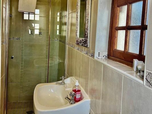 Room image 3