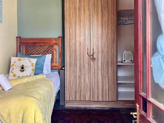 Room image 4