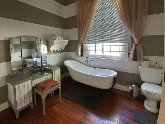 Room image 5