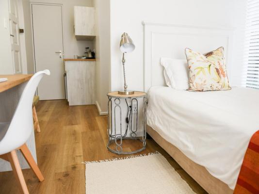 Room image 4