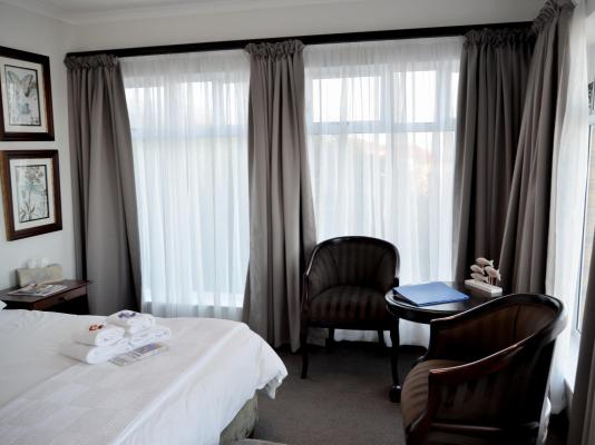 Room image 4