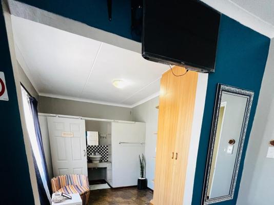 Room image 3