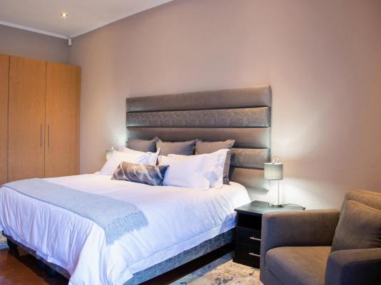 Room image 4