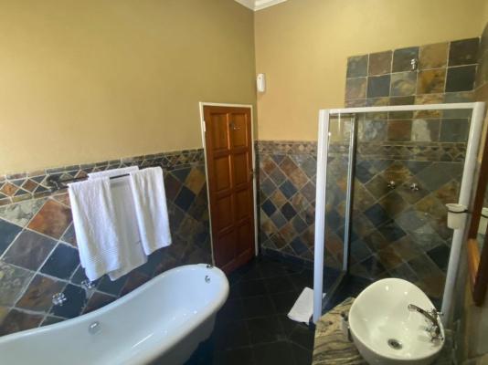 Room image 4