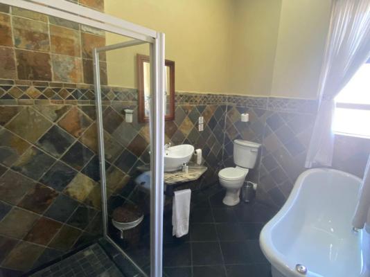 Room image 4