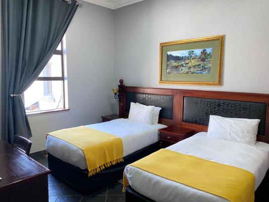 Room image 4