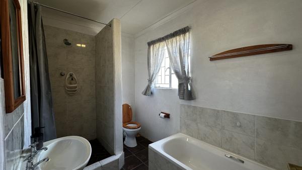Room image 12