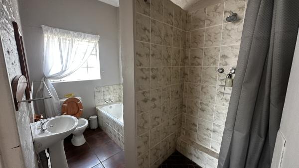 Room image 25