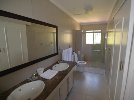 Room image 3