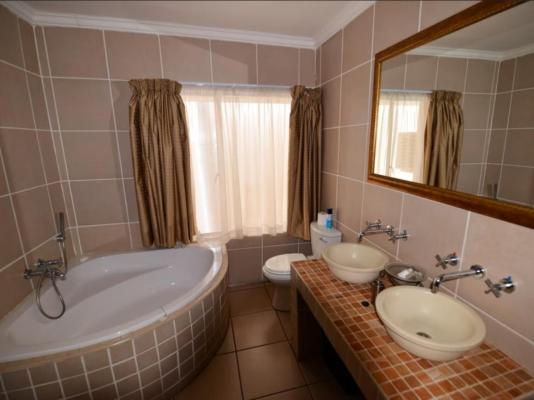 Room image 1