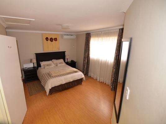 Room image 2