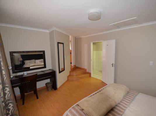 Room image 4