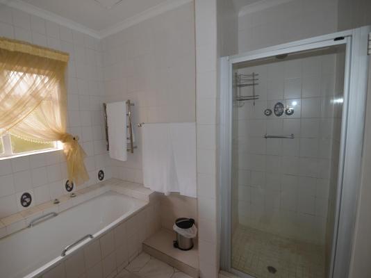 Room image 4