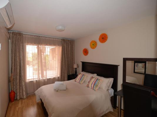 Room image 4
