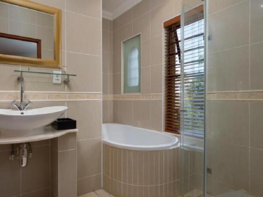 Room image 5