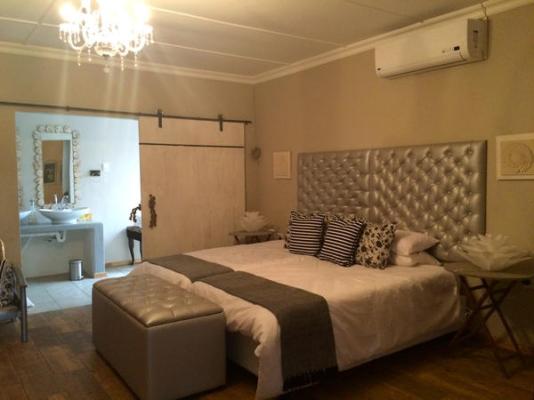 Room image 1
