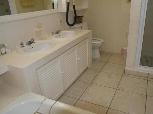 Room image 4