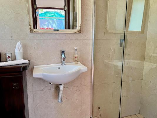 Room image 4