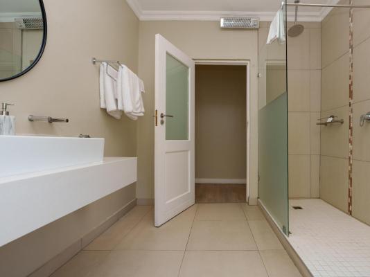 Room image 34