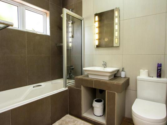 Room image 15