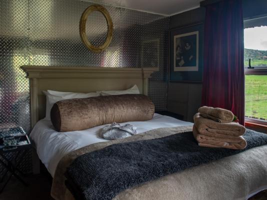 Room image 4