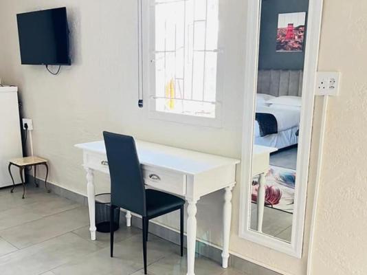 Room image 10