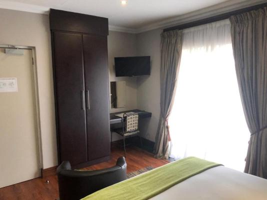 Room image 3