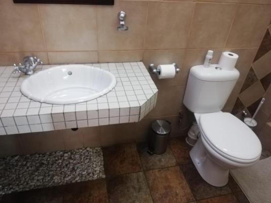 Room image 3