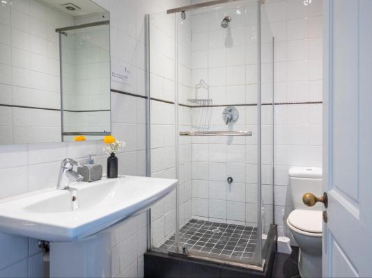 Room image 4