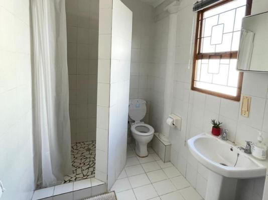 Room image 4
