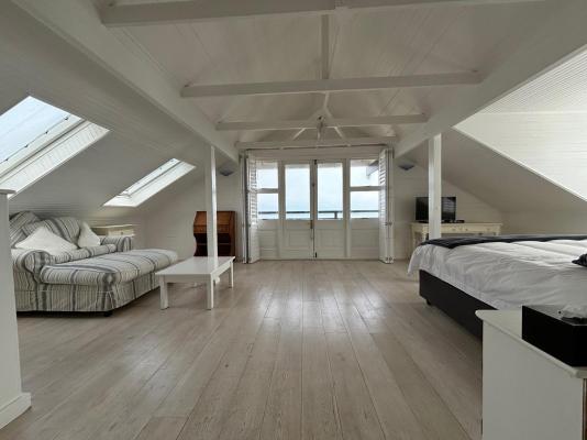 Room image 4
