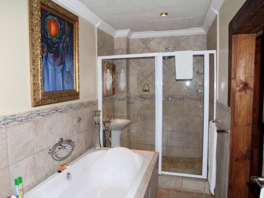 Room image 4