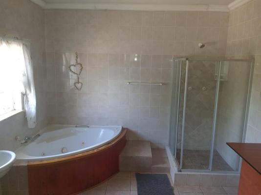 Room image 4