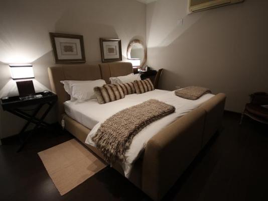Room image 4