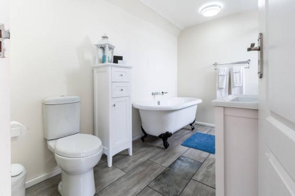 Room image 4