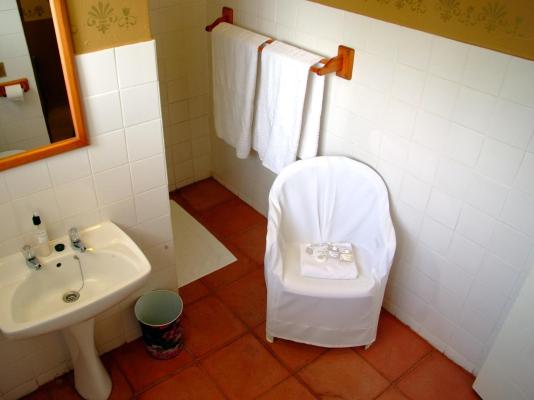 Room image 4