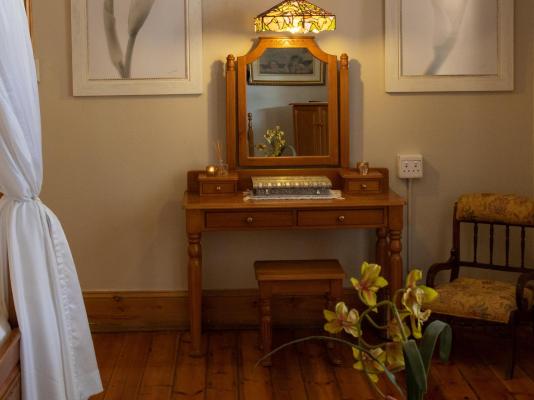 Room image 4
