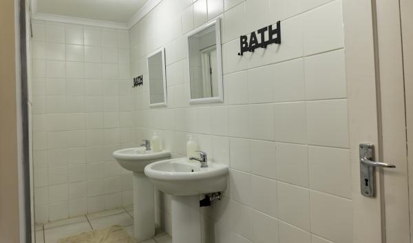 Room image 4