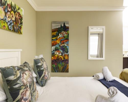 Room image 18
