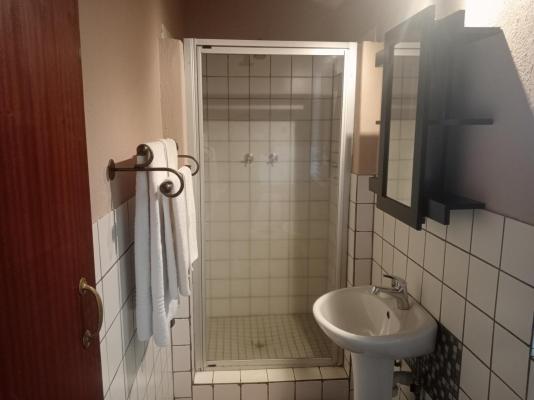 Room image 3