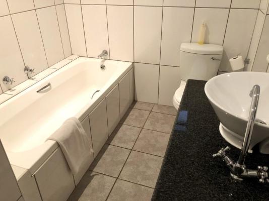 Room image 4