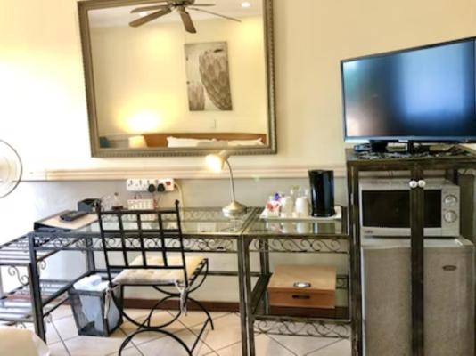 Room image 4